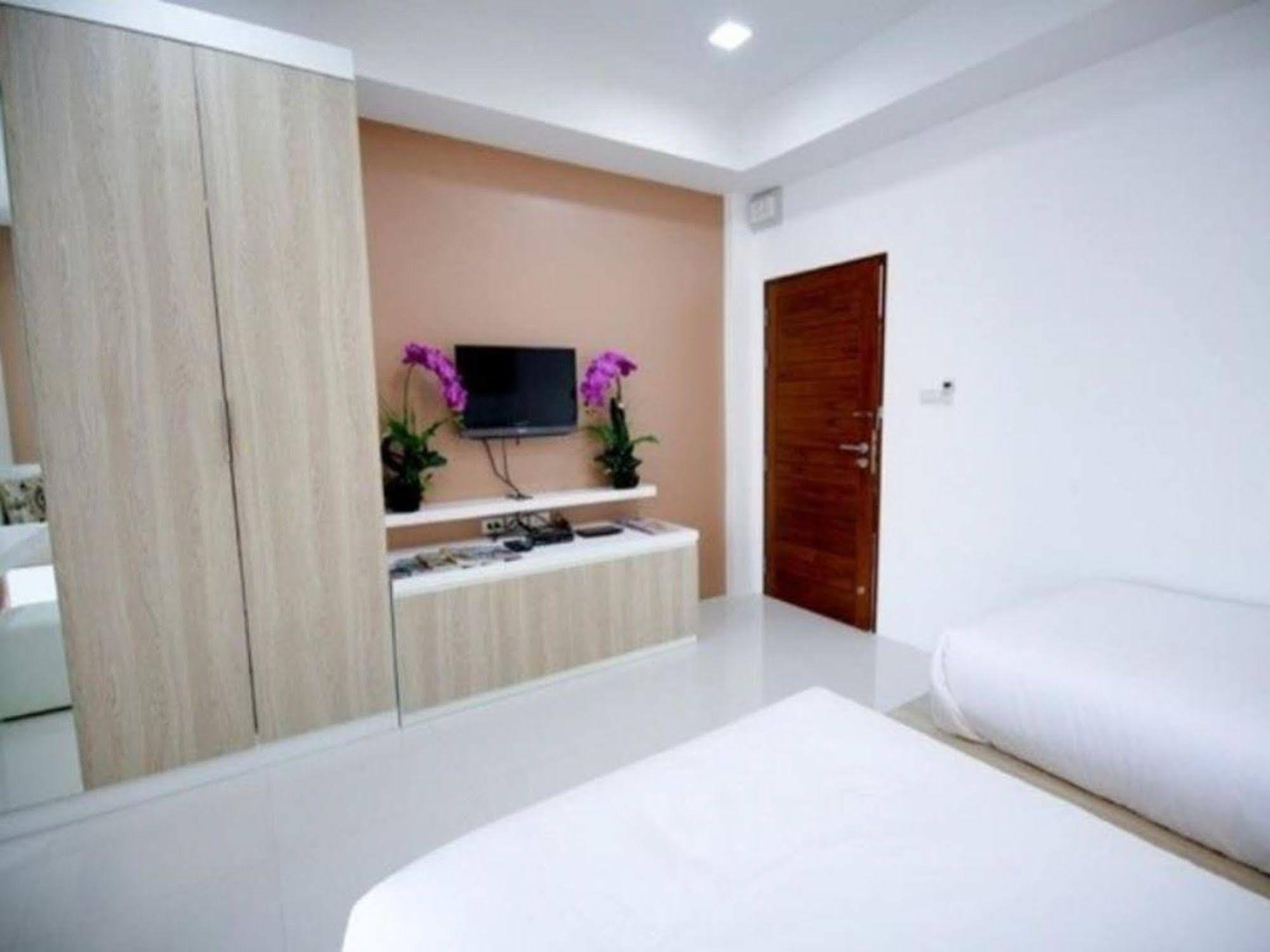 S5 Residence And Cafe Chalong Esterno foto
