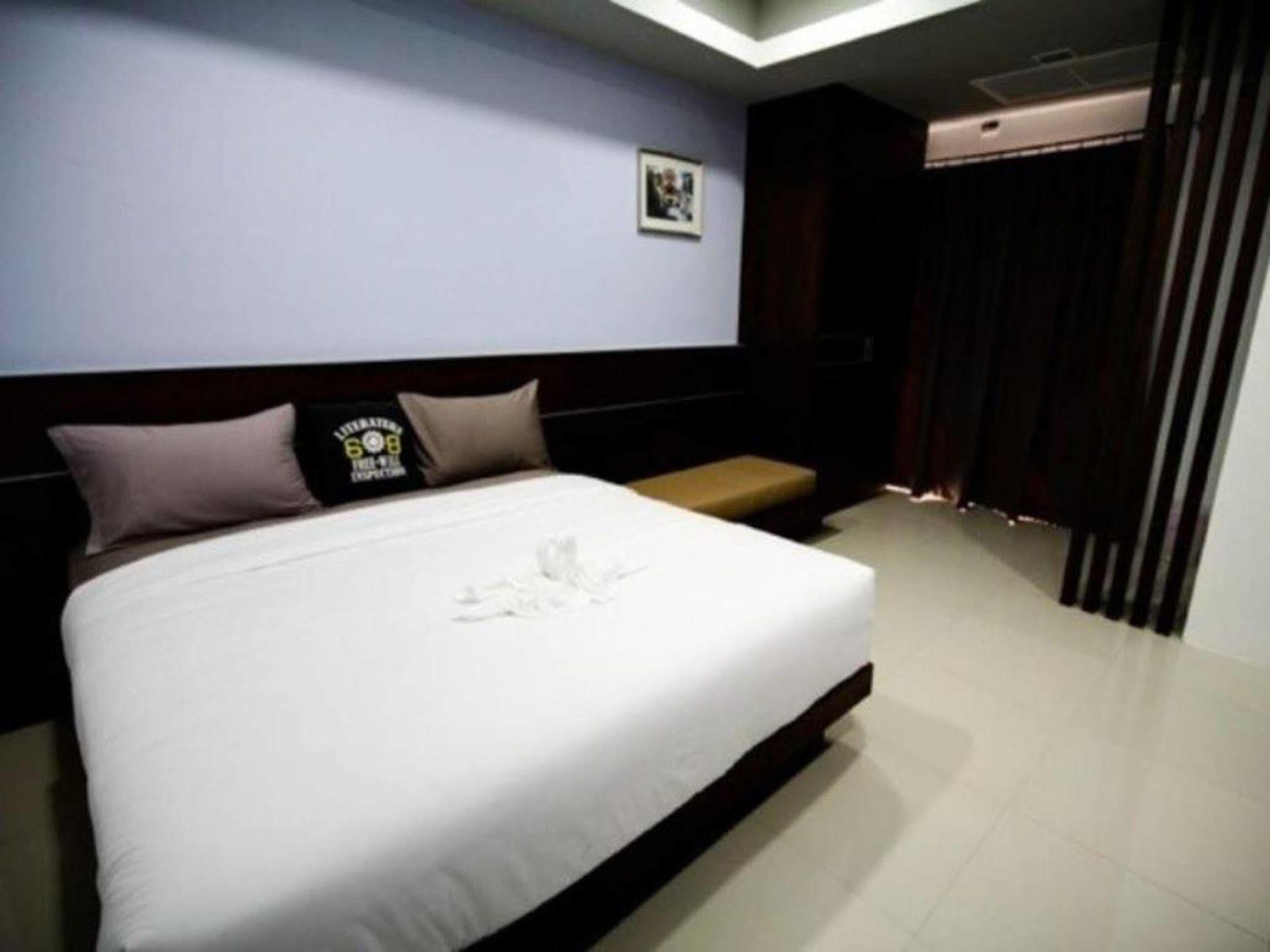 S5 Residence And Cafe Chalong Esterno foto