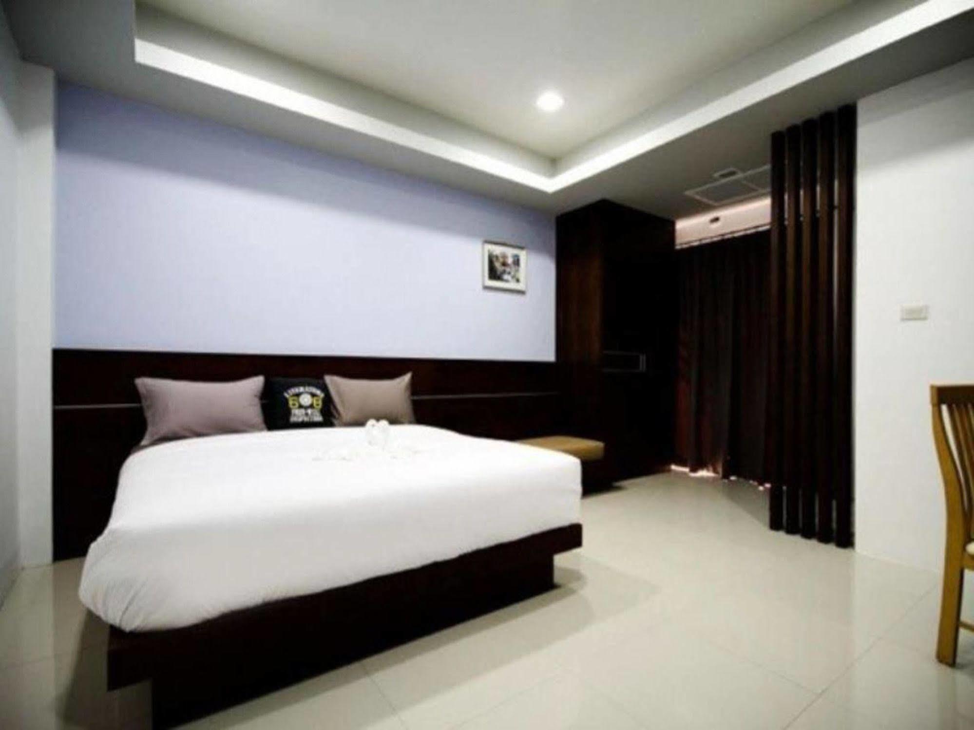 S5 Residence And Cafe Chalong Esterno foto