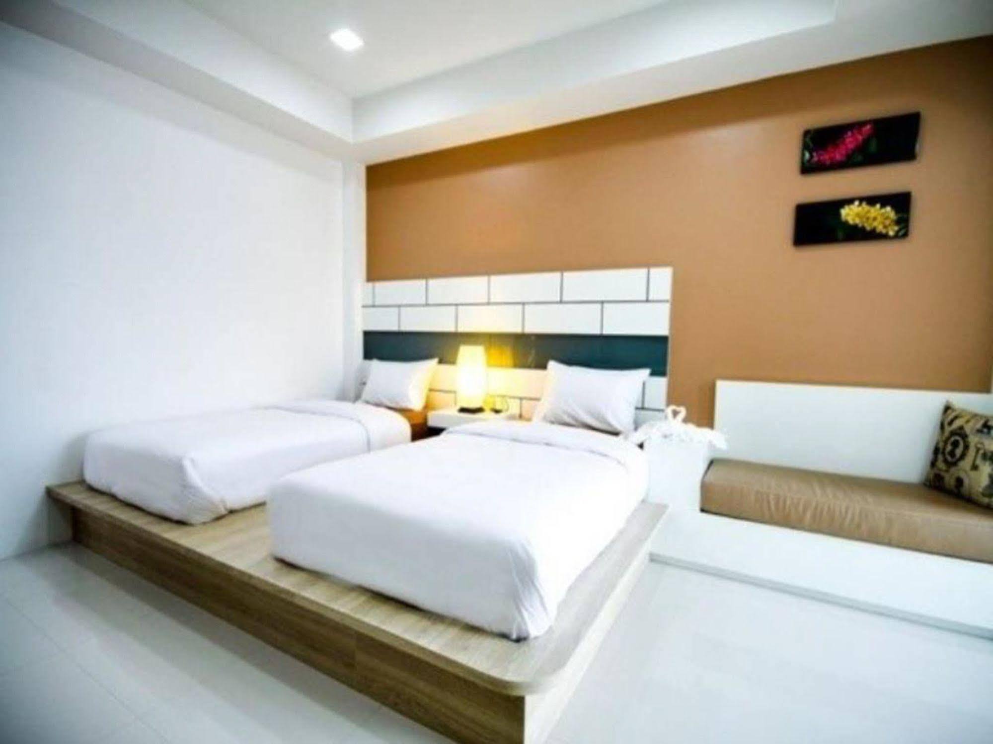 S5 Residence And Cafe Chalong Esterno foto