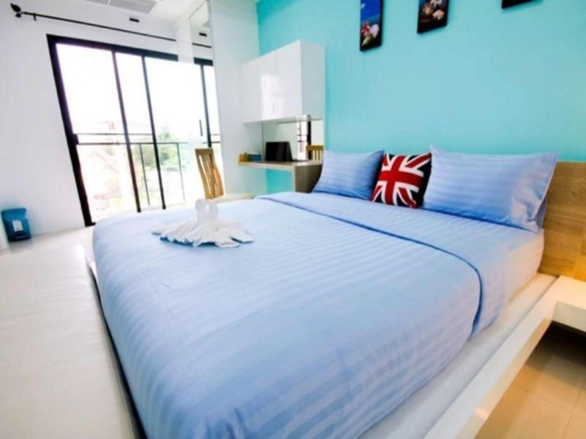 S5 Residence And Cafe Chalong Esterno foto